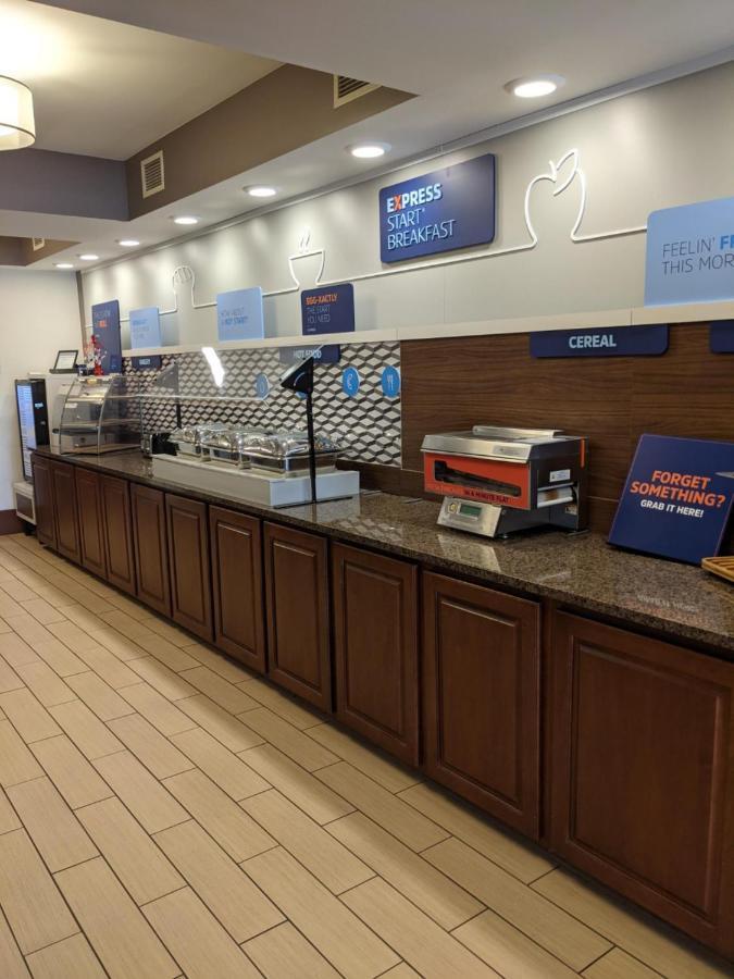 Holiday Inn Express Cedar Rapids - Collins Road By Ihg Eksteriør billede