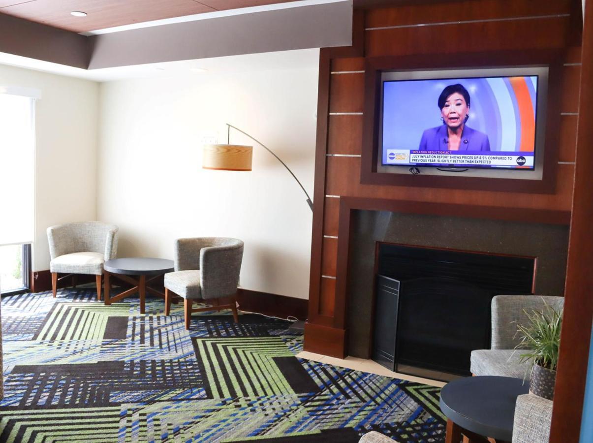 Holiday Inn Express Cedar Rapids - Collins Road By Ihg Eksteriør billede