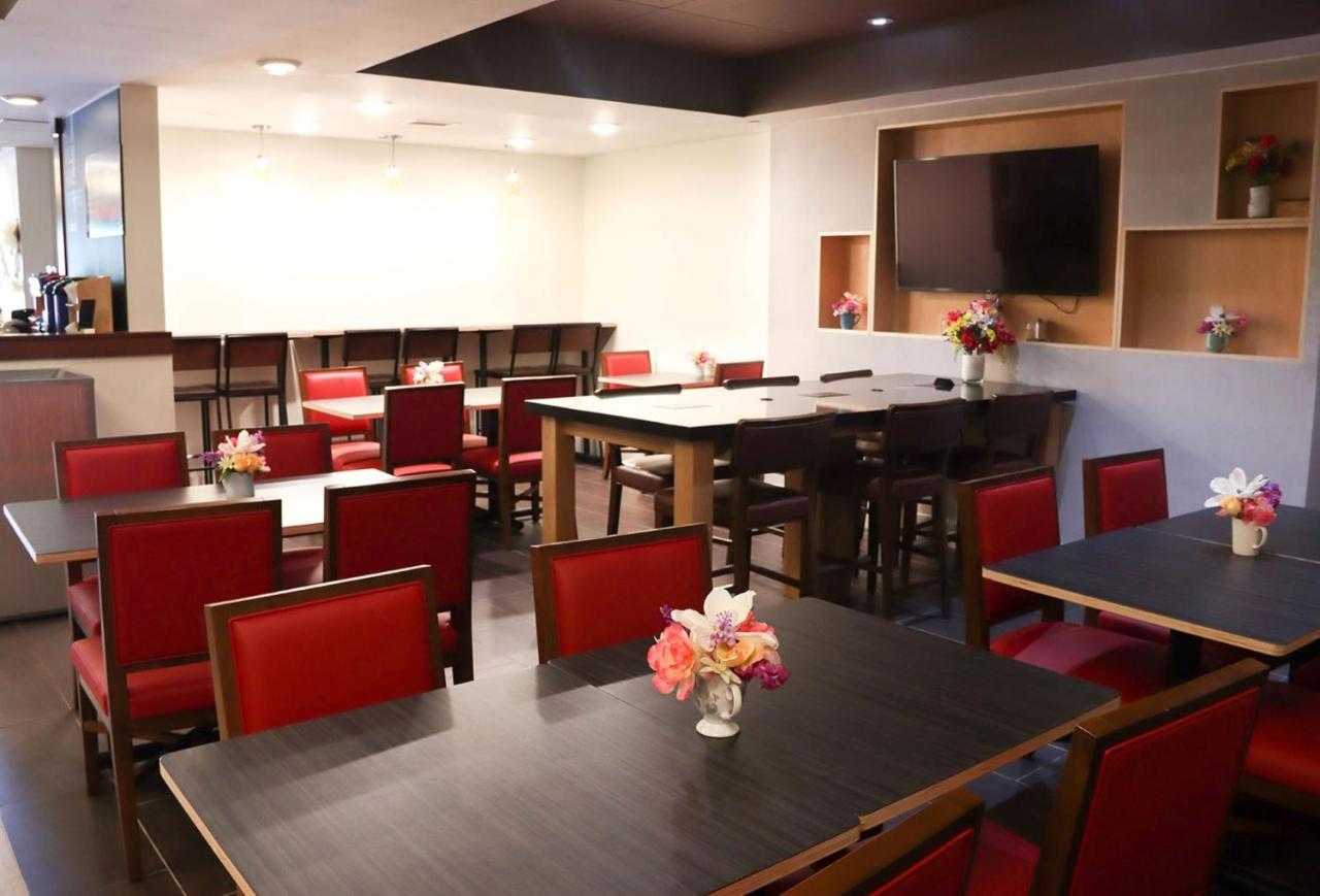 Holiday Inn Express Cedar Rapids - Collins Road By Ihg Eksteriør billede