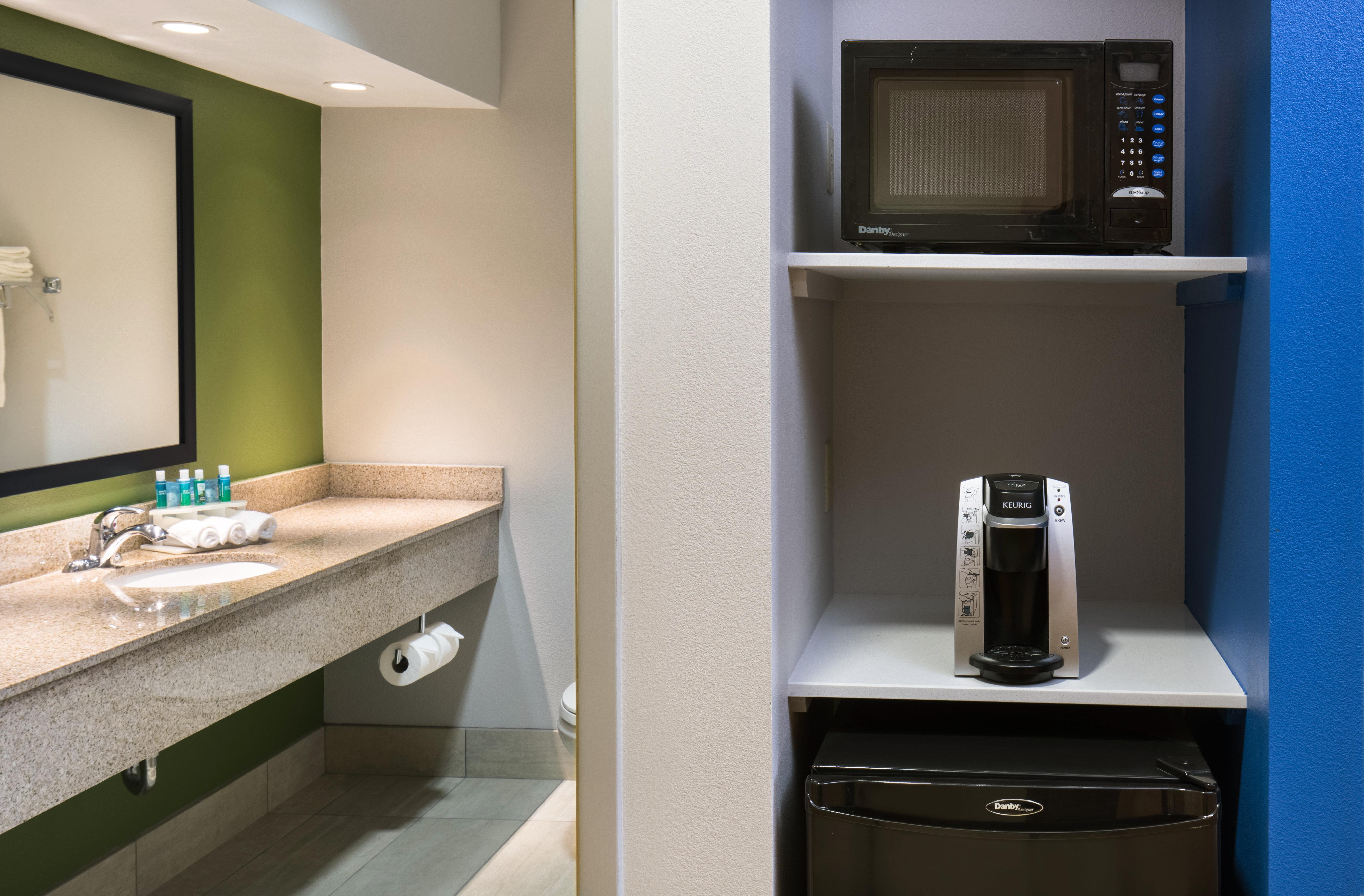 Holiday Inn Express Cedar Rapids - Collins Road By Ihg Eksteriør billede