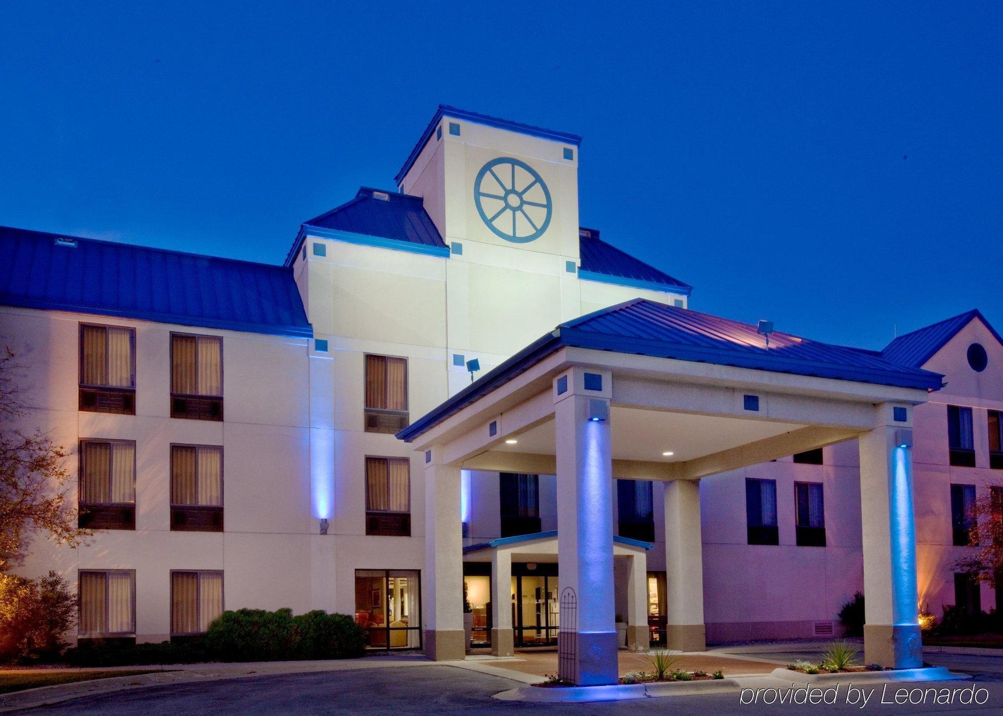 Holiday Inn Express Cedar Rapids - Collins Road By Ihg Eksteriør billede